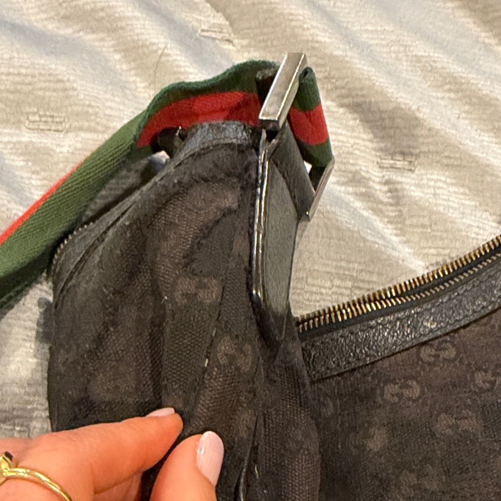 Gucci Black Crossbody Bag with Green and Red Strap - Picture 4 of 6